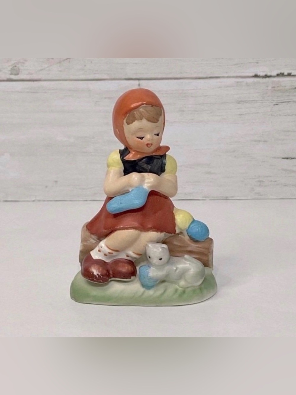 VTG RARE Wales Japan Figurine Girl & Kitten